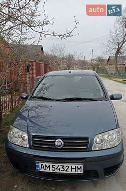 Хэтчбек Fiat Punto 2003 в 