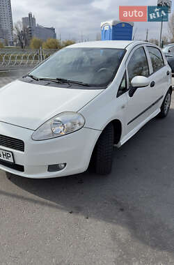 Хэтчбек Fiat Punto 2011 в 