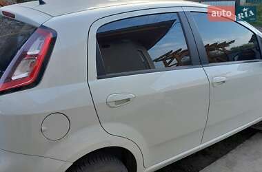 Хэтчбек Fiat Punto 2010 в 