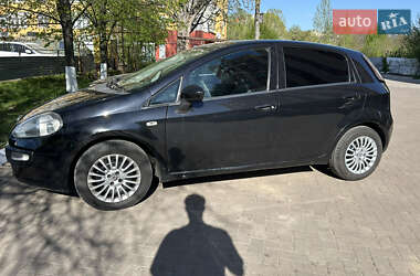 Хэтчбек Fiat Punto 2010 в 