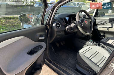 Хэтчбек Fiat Punto 2010 в 