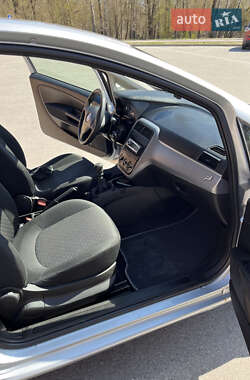 Хетчбек Fiat Punto 2009 в 
