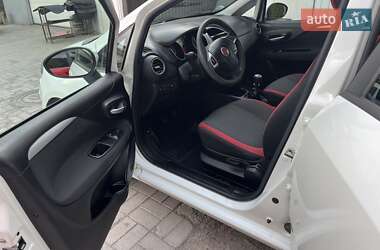 Хэтчбек Fiat Punto 2012 в 