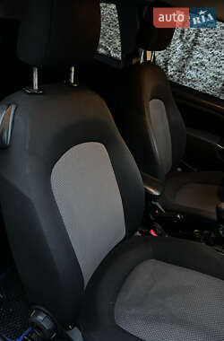 Хэтчбек Fiat Punto 2011 в 