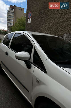 Хэтчбек Fiat Punto 2011 в 