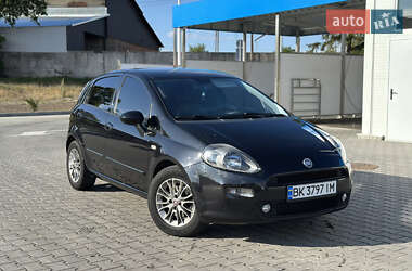 Хетчбек Fiat Punto 2012 в Ромнах