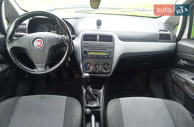 Хэтчбек Fiat Punto 2009 в 