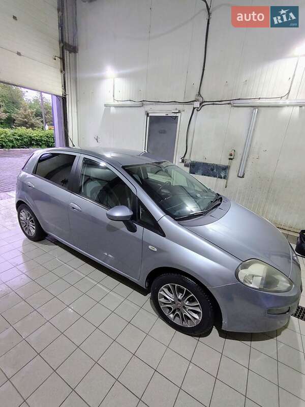 Хэтчбек Fiat Punto 2012 в Львове