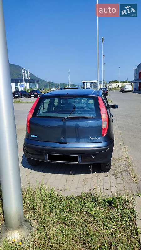 Хэтчбек Fiat Punto 2001 в Хусте