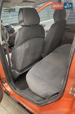 Хэтчбек Fiat Punto 2000 в 