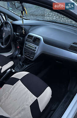 Хетчбек Fiat Punto 2010 в 