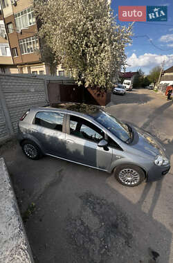 Хэтчбек Fiat Punto 2010 в 