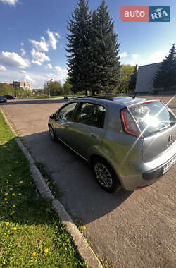 Хэтчбек Fiat Punto 2010 в 
