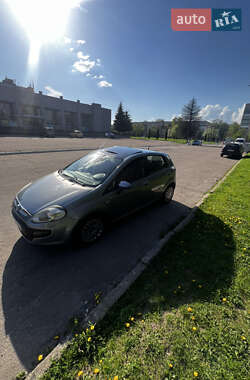 Хэтчбек Fiat Punto 2010 в 