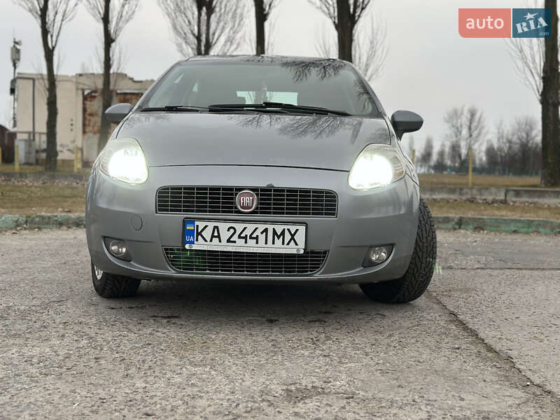 Хетчбек Fiat Punto 2011 в 