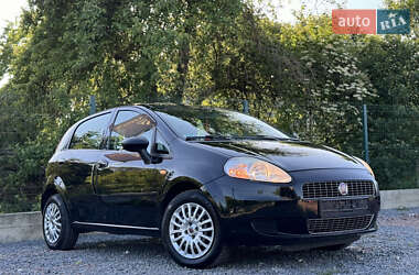 Хэтчбек Fiat Punto 2009 в 