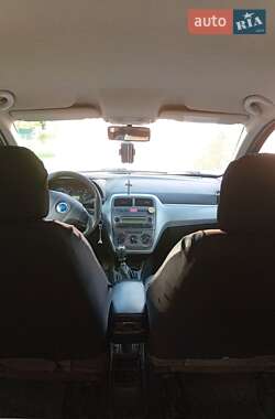 Хэтчбек Fiat Punto 2006 в 