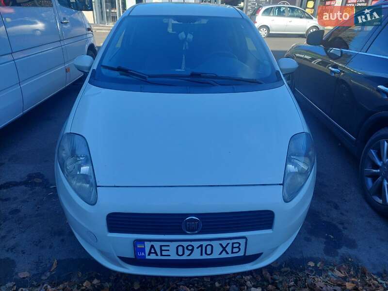 Хэтчбек Fiat Punto 2011 в 