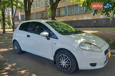 Хэтчбек Fiat Punto 2011 в 