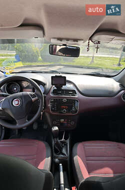 Хэтчбек Fiat Punto 2010 в 