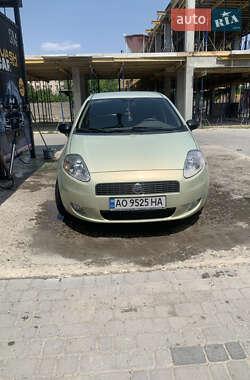 Хэтчбек Fiat Punto 2005 в 