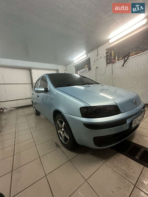Хэтчбек Fiat Punto 2002 в Великом Березном