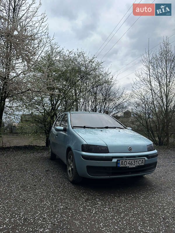Хэтчбек Fiat Punto 2002 в Великом Березном