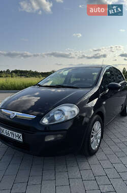 Хэтчбек Fiat Punto 2011 в 
