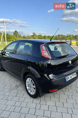 Хэтчбек Fiat Punto 2011 в 