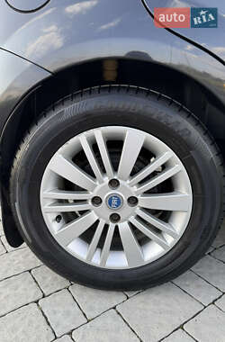 Хэтчбек Fiat Punto 2011 в 