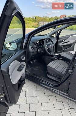 Хэтчбек Fiat Punto 2011 в 