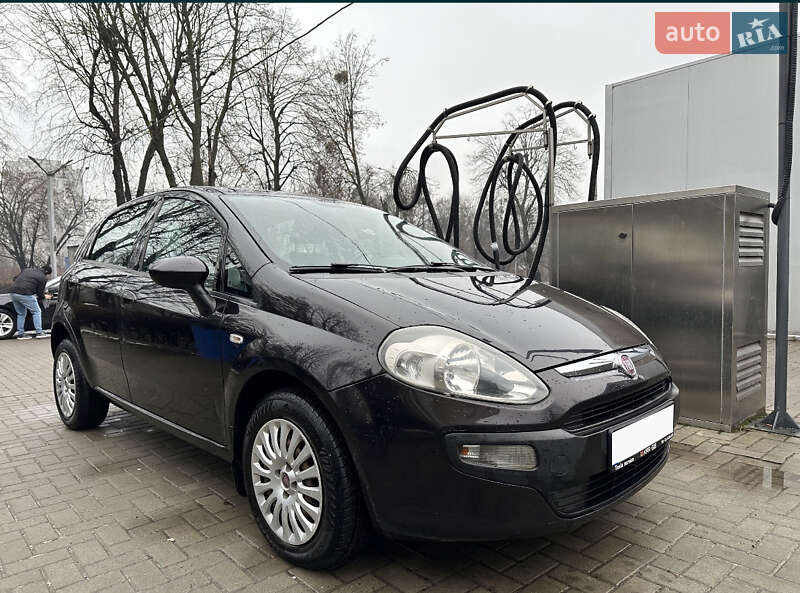 Хэтчбек Fiat Punto 2011 в 