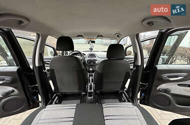 Хэтчбек Fiat Punto 2011 в 