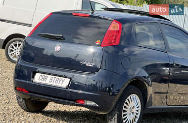 Хэтчбек Fiat Punto 2009 в 