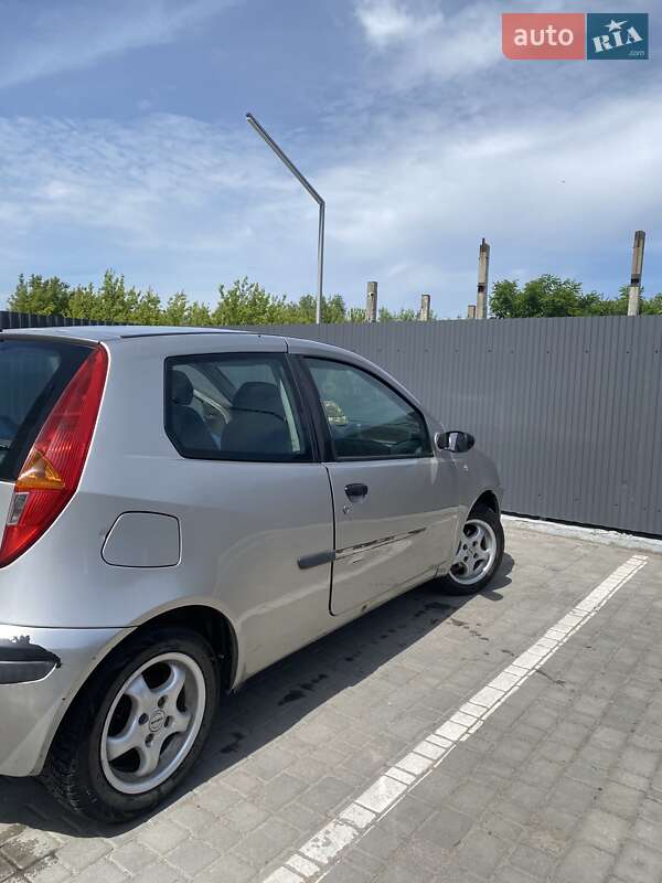 Хэтчбек Fiat Punto 2002 в 