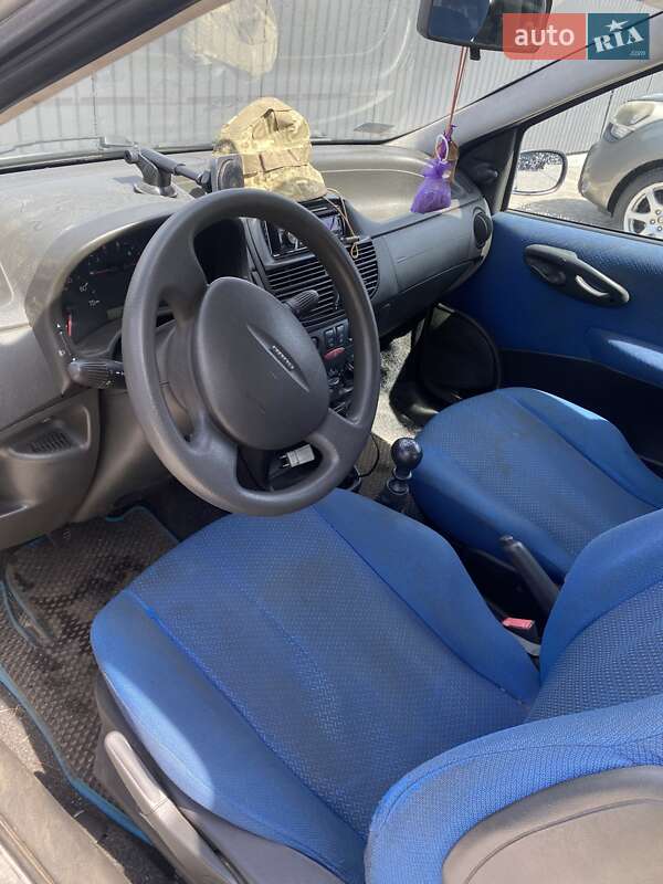 Хетчбек Fiat Punto 2002 в Карпилівці