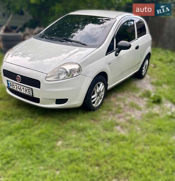 Хэтчбек Fiat Punto 2011 в 