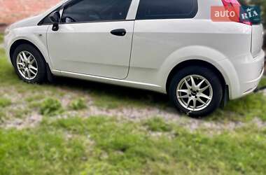 Хэтчбек Fiat Punto 2011 в 