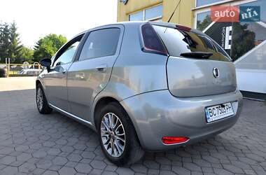 Хэтчбек Fiat Punto 2012 в 