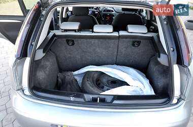 Хэтчбек Fiat Punto 2012 в 