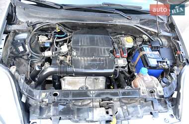 Хэтчбек Fiat Punto 2012 в 