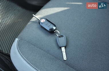 Хэтчбек Fiat Punto 2012 в 