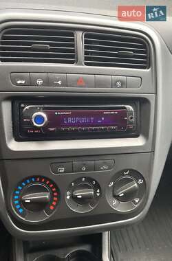 Хэтчбек Fiat Punto 2012 в 