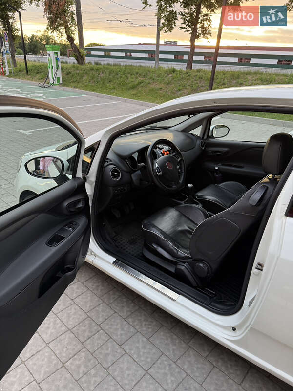 Хэтчбек Fiat Punto 2015 в Львове