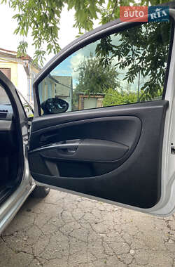 Хэтчбек Fiat Punto 2013 в 