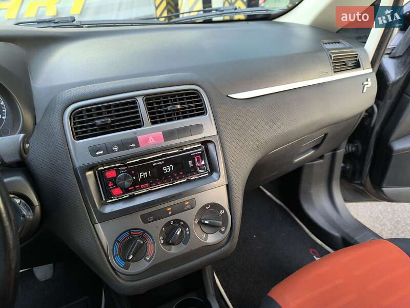 Хэтчбек Fiat Punto 2006 в Киеве