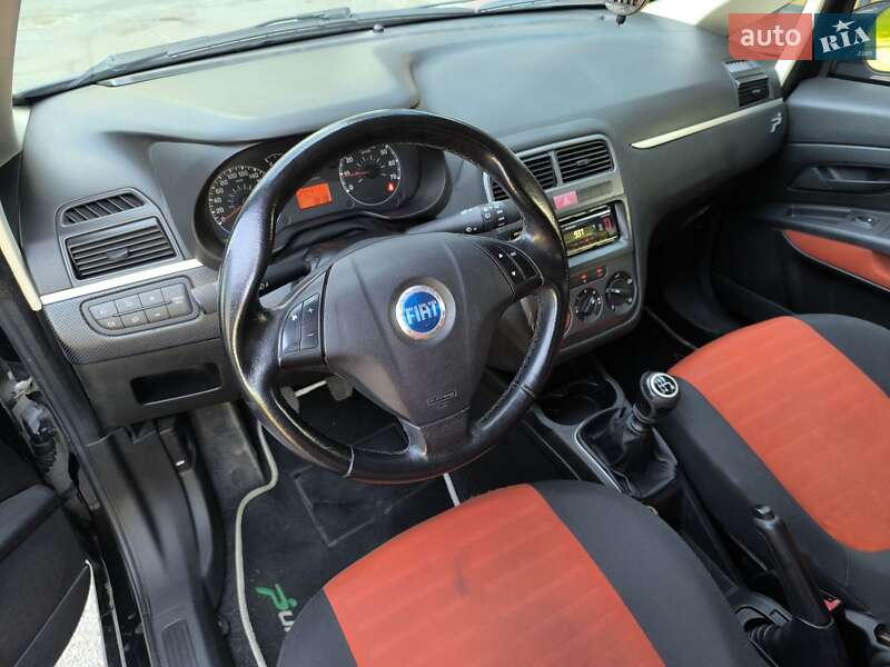 Хэтчбек Fiat Punto 2006 в Киеве