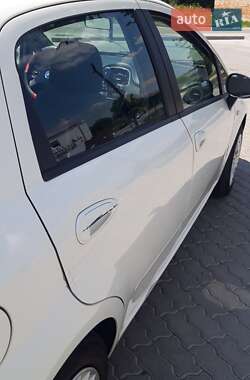 Хэтчбек Fiat Punto 2013 в 