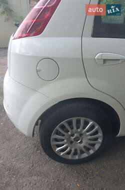 Хэтчбек Fiat Punto 2009 в 