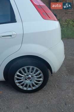 Хэтчбек Fiat Punto 2009 в 